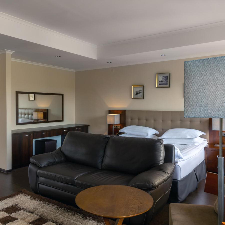 Park House Hotell Barmashino Exteriör bild